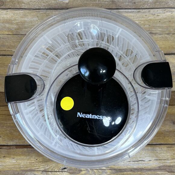 Neatness Large Salad Spinner with Drain, Bowl, and Colander Used - Picture 6 of 7